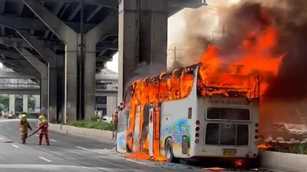 ထိုင်းကျောင်းသူ ကျောင်းသားတွေ လိုက်ပါလာတဲ့ ဘတ်စ်ကားမီးလောင်၊ ၂၅ ဦးသေဆုံး