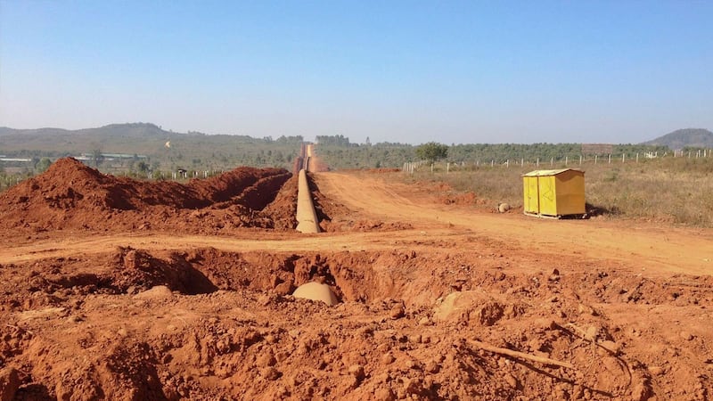 မြန်မာမှ တရုတ်နိုင်ငံကို ပို့ဆောင်သည့် ဓာတ်ငွေ့ပိုက်လိုင်း၏ မန္တလေးတိုင်း၊ ပြင်ဦးလွင်မြို့အနီးရှိ ဆောက်လုပ်ရေးလုပ်ငန်းခွင်တစ်နေရာကို ၂၀၁၂ ခုနှစ်၊ ဇန်နဝါရီလ ၂၃ ရက်နေ့က တွေ့ရစဉ်။ (Photo: REUTERS)