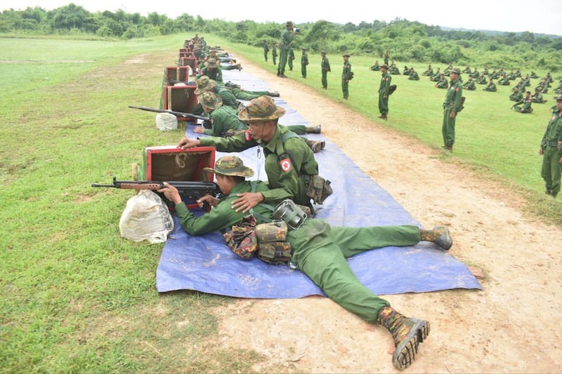 ပြည်သူ့စစ်မှုထမ်းသင်တန်း တက်ရောက်နေကြသူများအား ၂၀၂၄ ခုနှစ် ဩဂုတ်လ ၁၄ ရက်နေ့က တွေ့ရစဥ်။ (Photo: Telegram/ Pyi Thu Sitt)