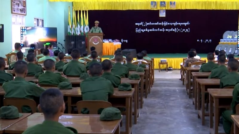 ပြည်သူ့စစ်မှုထမ်းသင်တန်းအပတ်စဥ် (၁) ကို တက်ရောက်နေသူများကို ၂၀၂၄ ခုနှစ် ဧပြီ ၈ ရက်နေ့က တွေ့ရစဉ်။ (Photo : Myanmar Military)