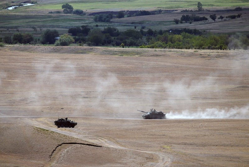 资料图片:美国M1A2艾布兰战车在军事演习中。(路透社)